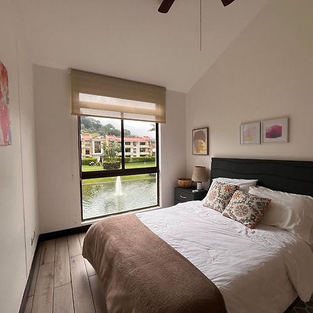 Cr Mariposa Rentals Lakeview Penthouse With Office Space, Pool, Gym, Tennis Santa Ana  Zewnętrze zdjęcie