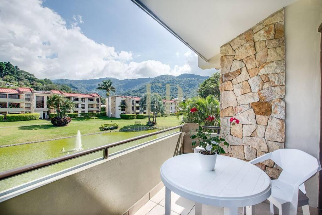 Cr Mariposa Rentals Lakeview Penthouse With Office Space, Pool, Gym, Tennis Santa Ana  Zewnętrze zdjęcie