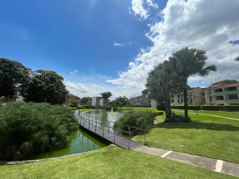 Cr Mariposa Rentals Lakeview Penthouse With Office Space, Pool, Gym, Tennis Santa Ana  Zewnętrze zdjęcie
